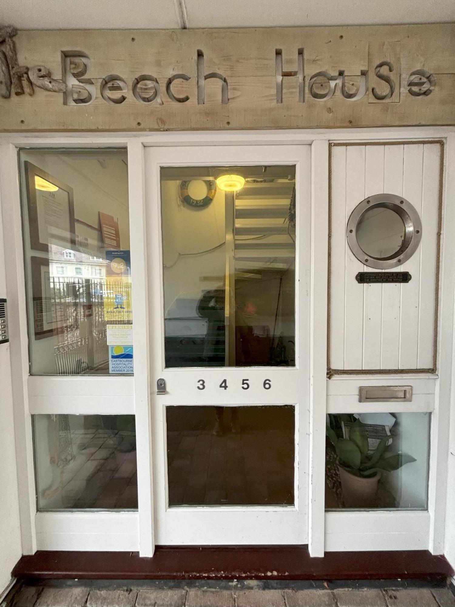 The Beach House Holiday Apartments Eastbourne Eksteriør bilde