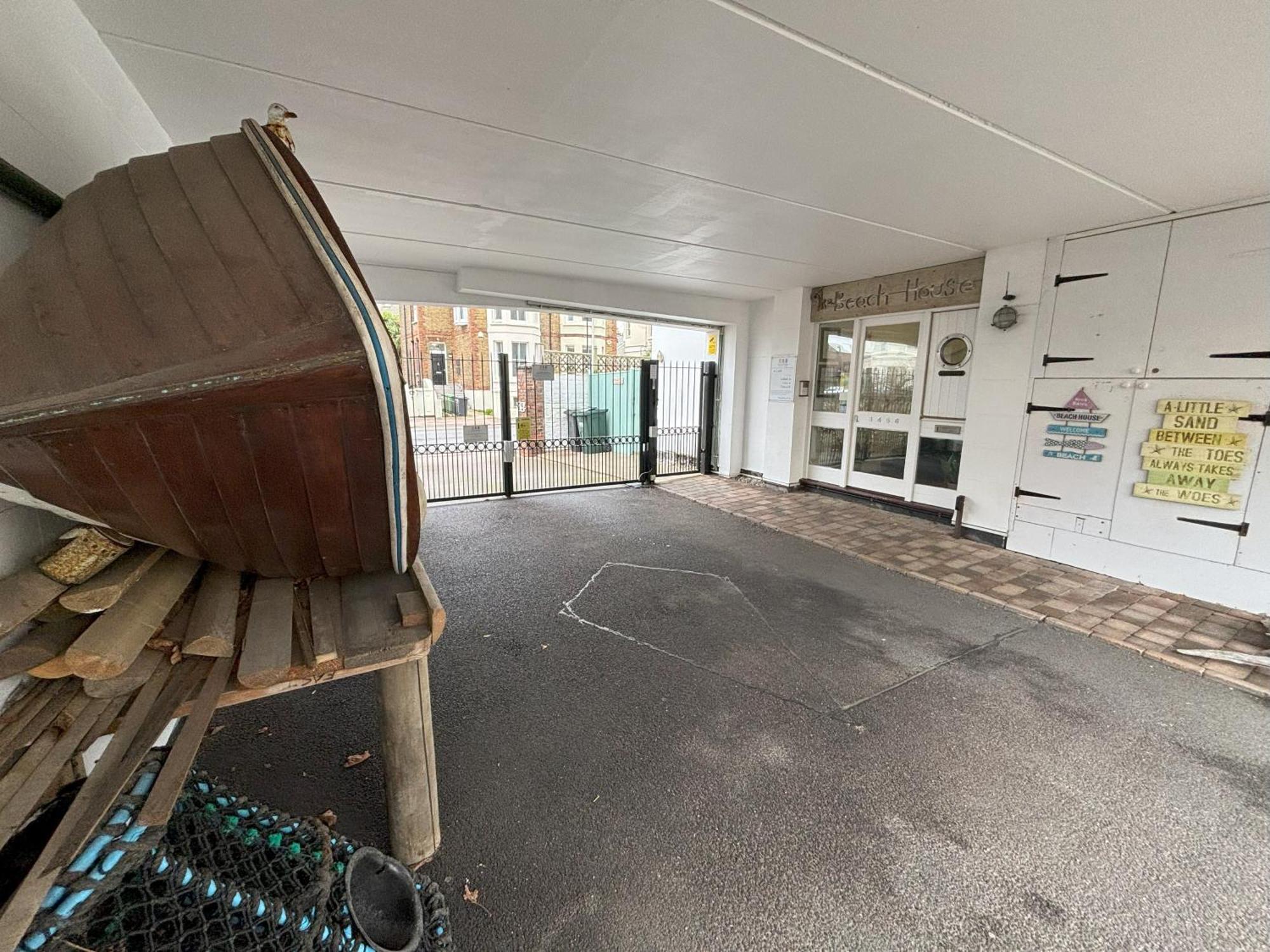 The Beach House Holiday Apartments Eastbourne Eksteriør bilde
