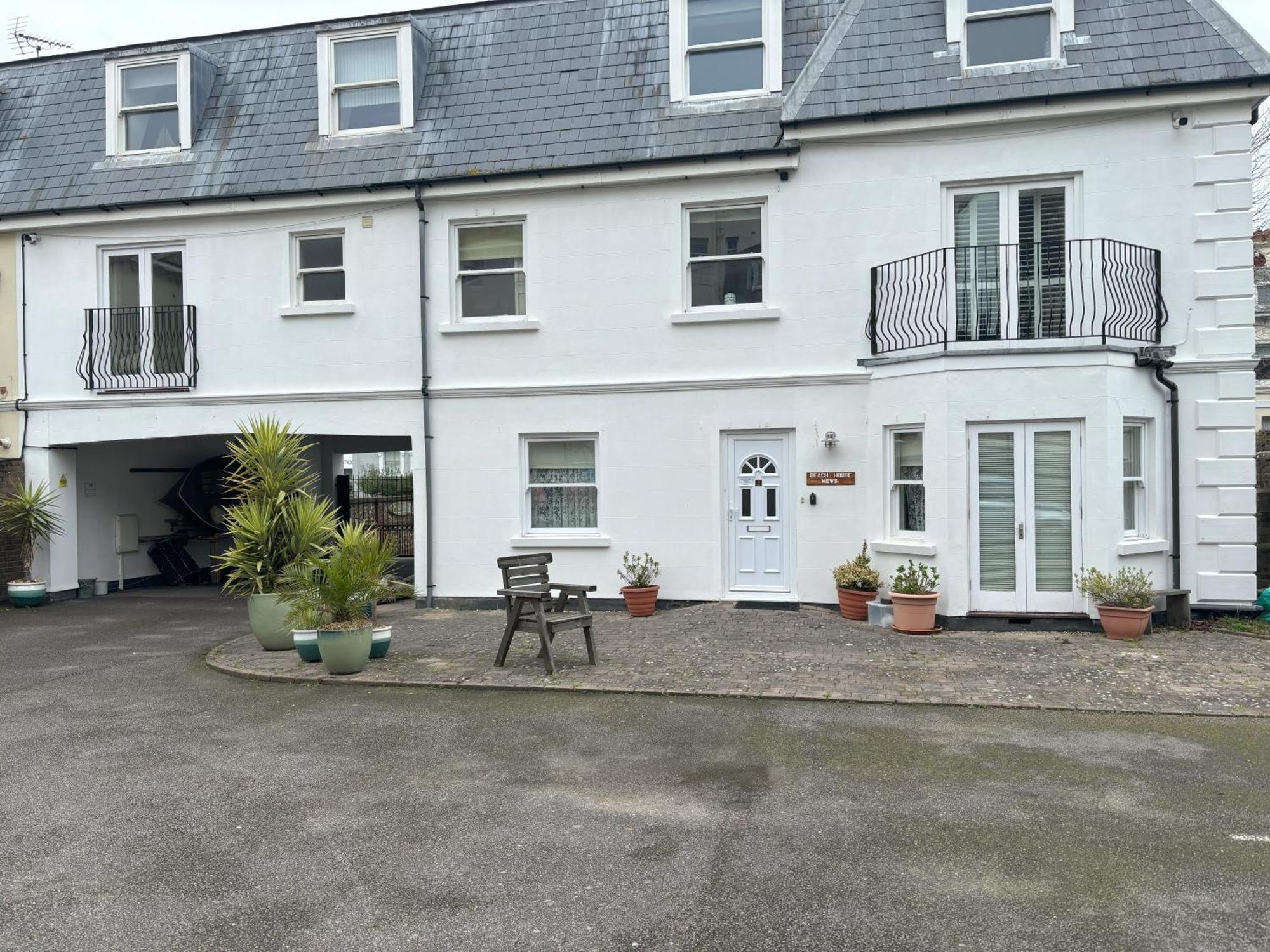 The Beach House Holiday Apartments Eastbourne Eksteriør bilde