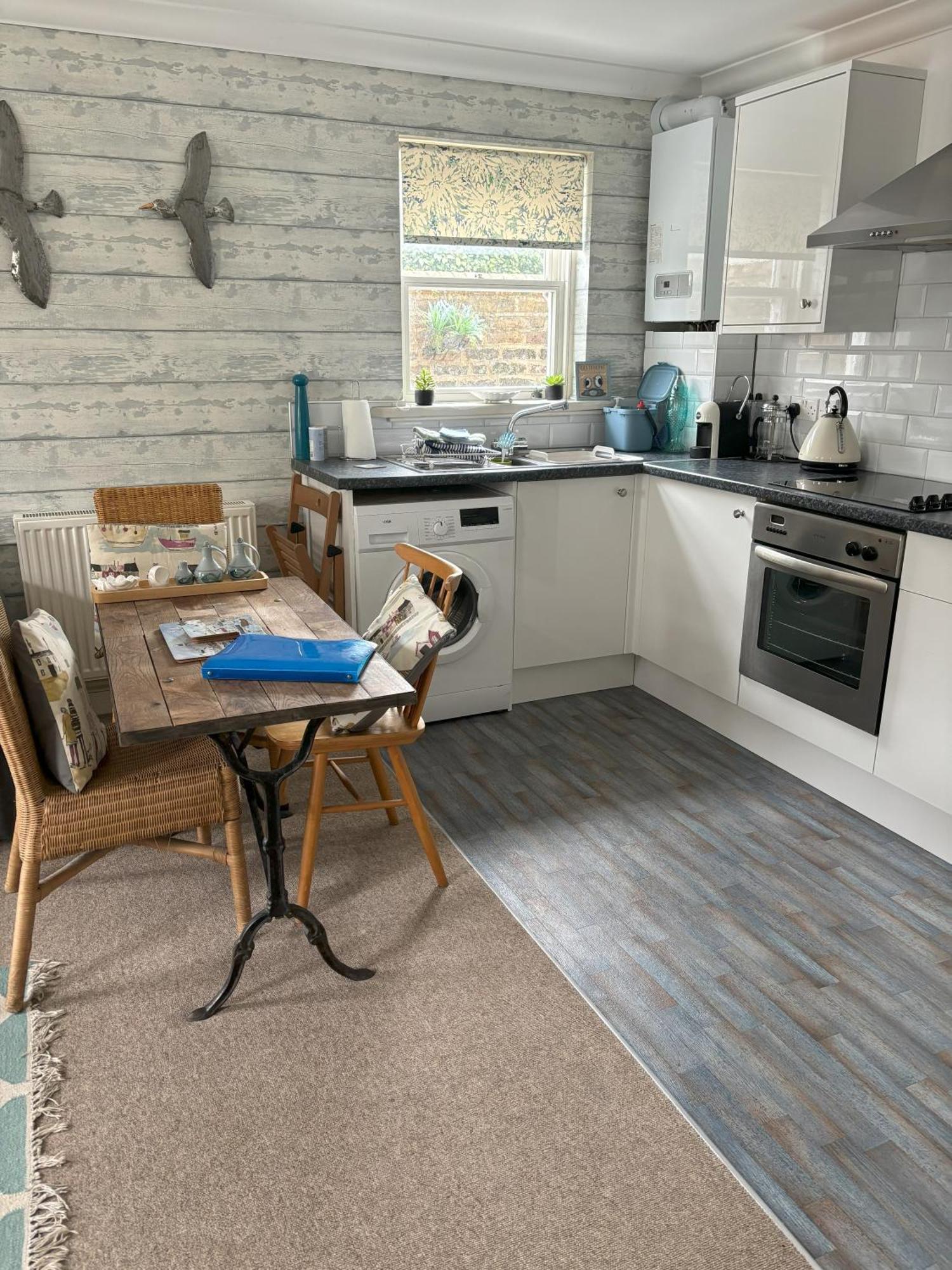 The Beach House Holiday Apartments Eastbourne Eksteriør bilde