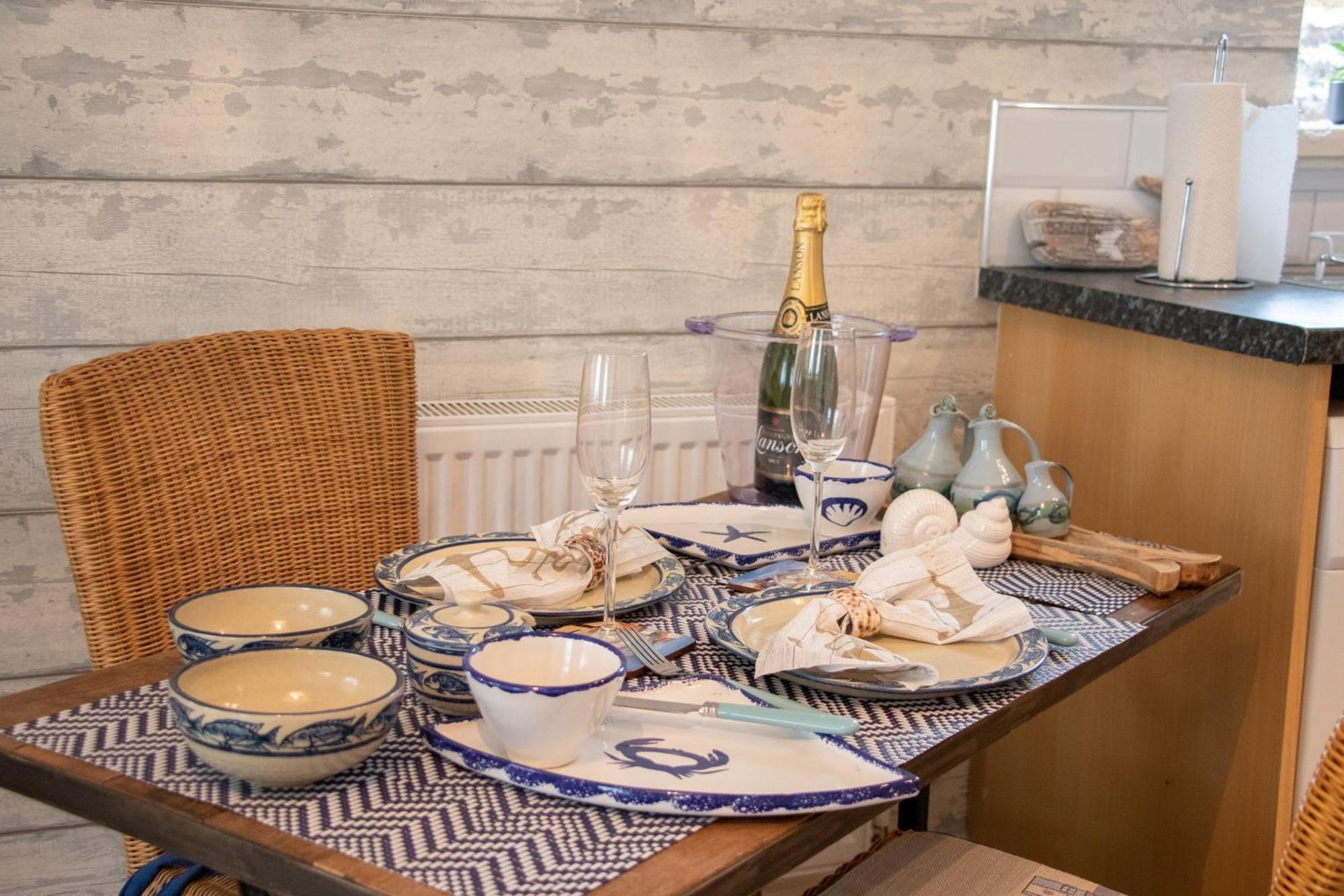 The Beach House Holiday Apartments Eastbourne Eksteriør bilde