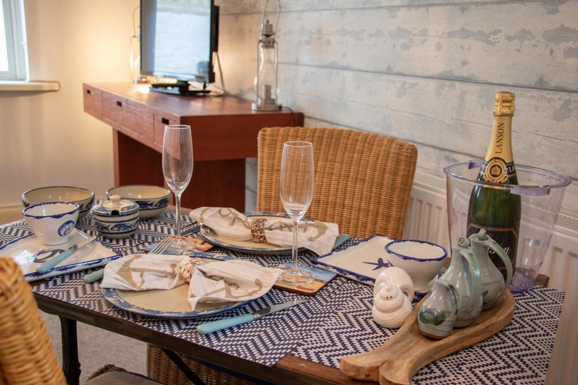 The Beach House Holiday Apartments Eastbourne Eksteriør bilde
